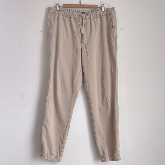 Banana Republic Traveler Relaxed Tapered Fit pull on jogger style pants sz L - Picture 1 of 8